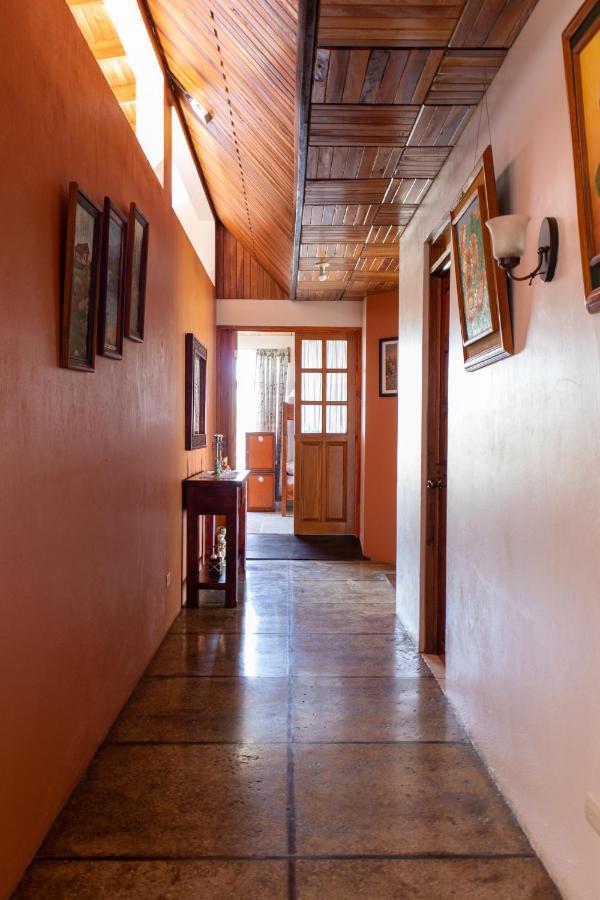 Hostel Bouganvilia Bed And Breakfast San Ramón エクステリア 写真