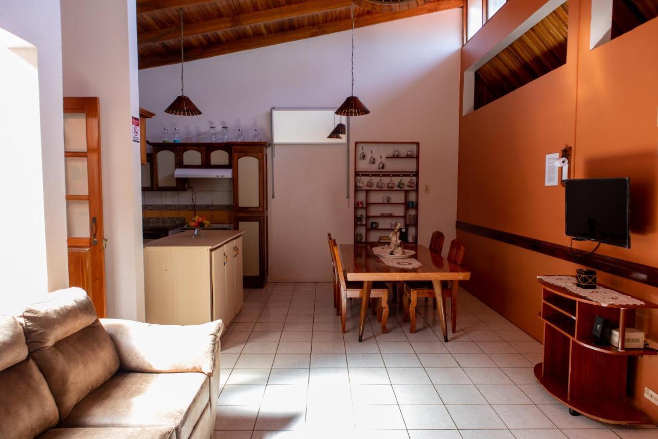Hostel Bouganvilia Bed And Breakfast San Ramón エクステリア 写真