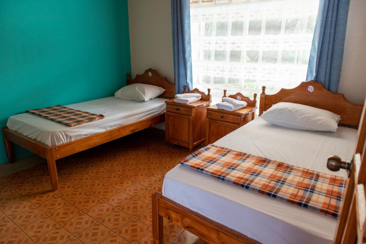 Hostel Bouganvilia Bed And Breakfast San Ramón エクステリア 写真